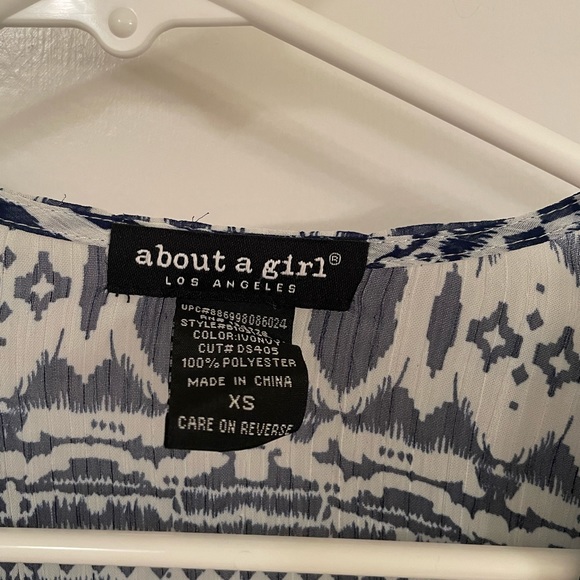 Women’s Blouse - Picture 4 of 7